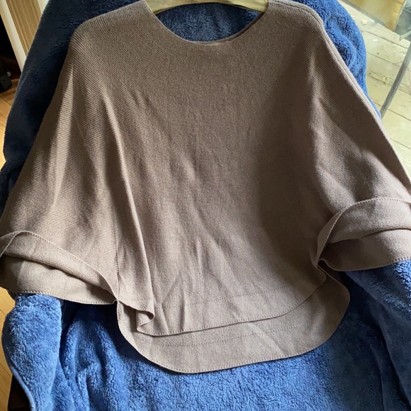 Joan Vaas Wool Blend Poncho Sweater NeverUsed - Picture 9 of 9